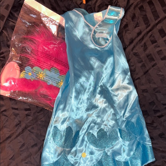 NEW! TROLLS WORLD TOUR PRINCESS POPPY HALLOWEEN COSTUME - Picture 1 of 3